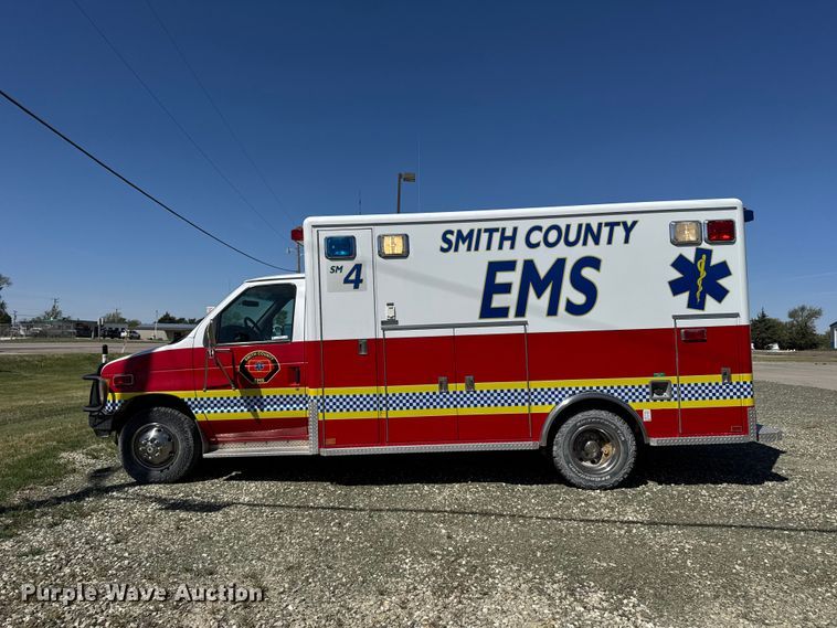 image for item FB7238 1998 Ford E450 Super Duty ambulance