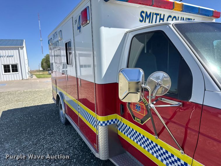 image for item FB7238 1998 Ford E450 Super Duty ambulance