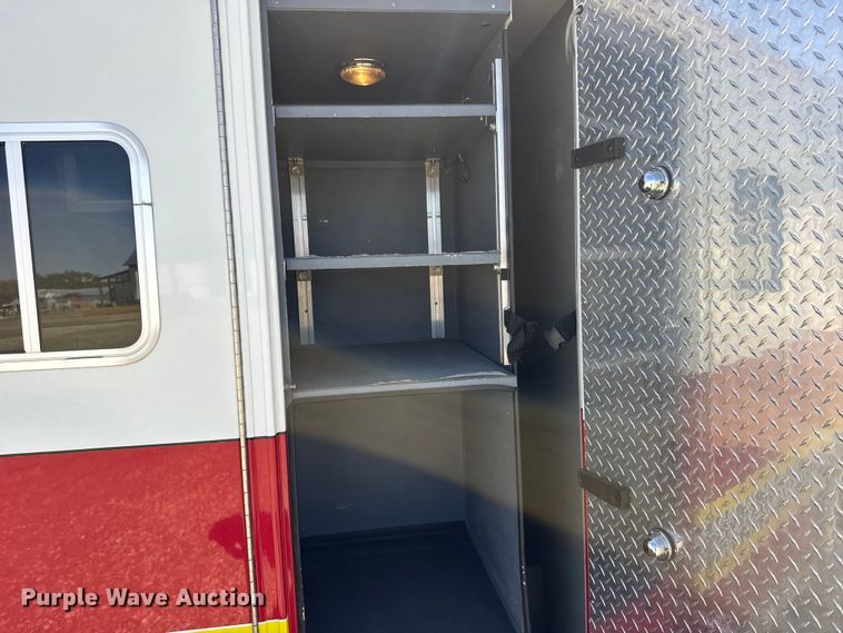 image for item FB7238 1998 Ford E450 Super Duty ambulance