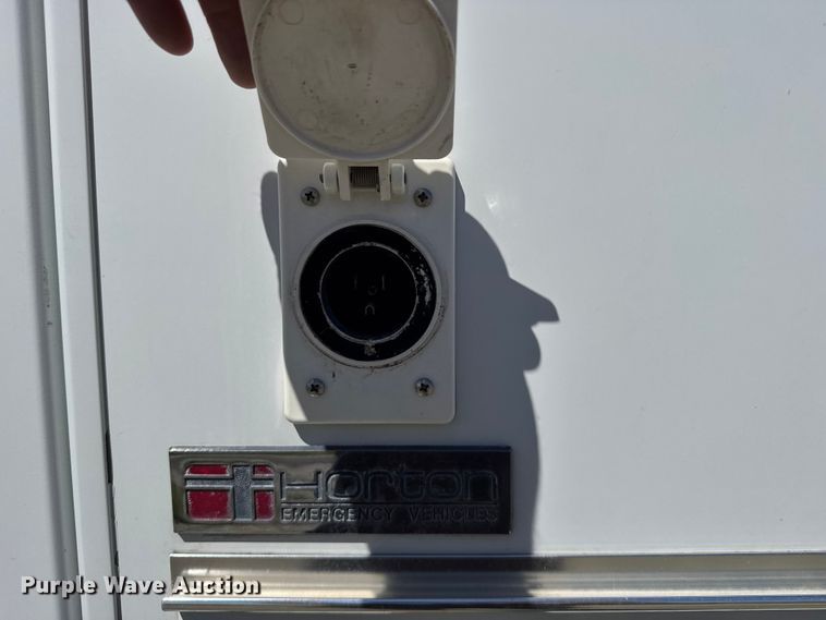 image for item FB7238 1998 Ford E450 Super Duty ambulance