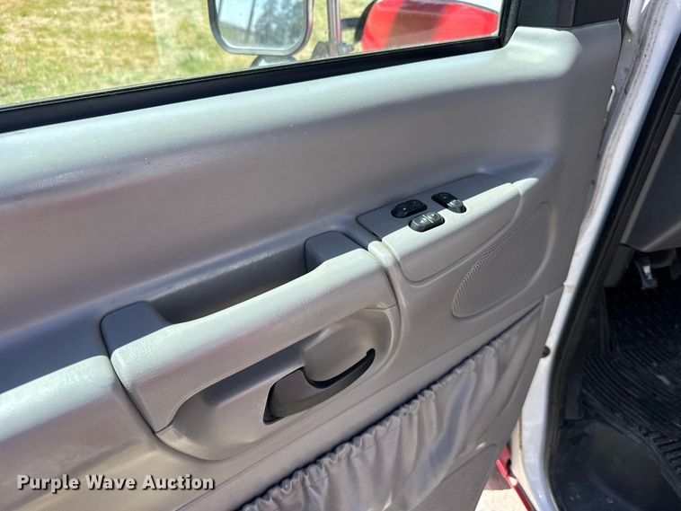 image for item FB7238 1998 Ford E450 Super Duty ambulance