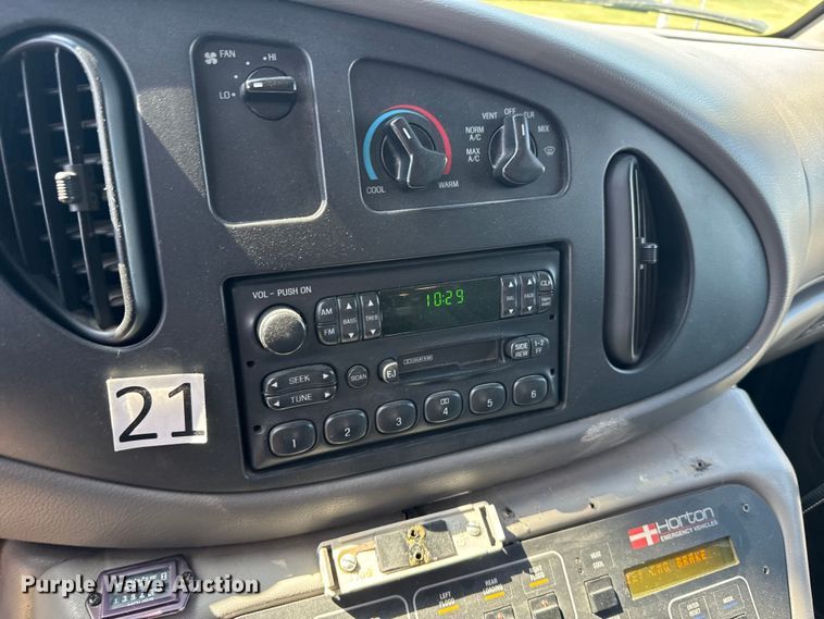 image for item FB7238 1998 Ford E450 Super Duty ambulance