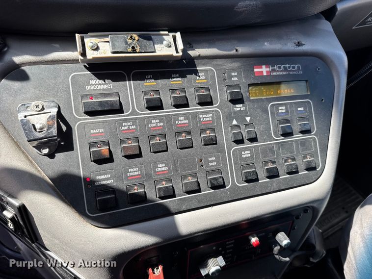 image for item FB7238 1998 Ford E450 Super Duty ambulance