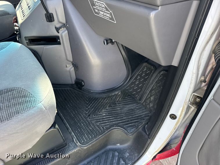 image for item FB7238 1998 Ford E450 Super Duty ambulance