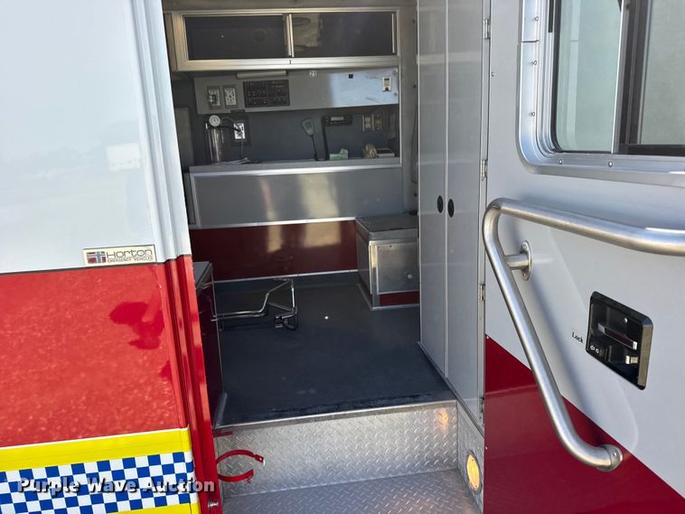 image for item FB7238 1998 Ford E450 Super Duty ambulance