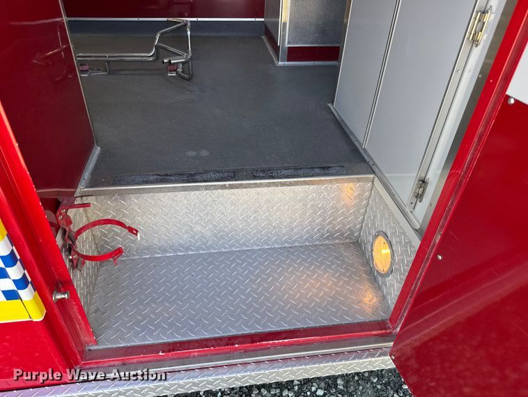 image for item FB7238 1998 Ford E450 Super Duty ambulance