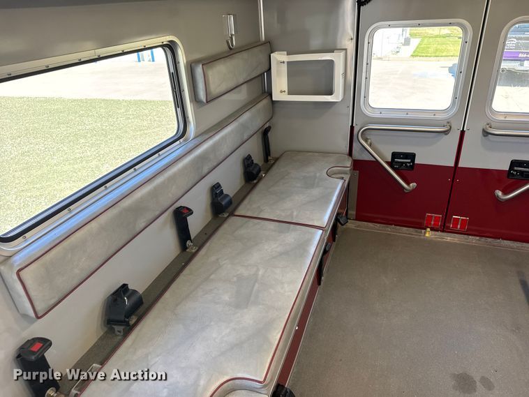 image for item FB7238 1998 Ford E450 Super Duty ambulance