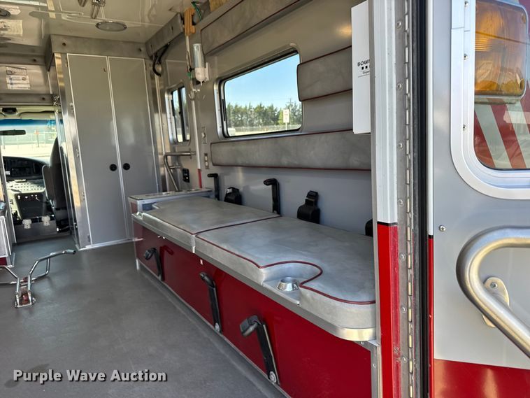 image for item FB7238 1998 Ford E450 Super Duty ambulance