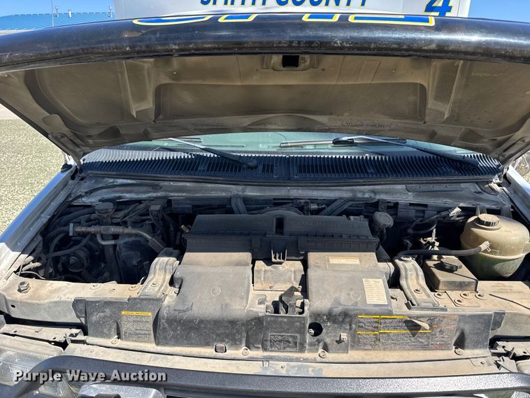 image for item FB7238 1998 Ford E450 Super Duty ambulance