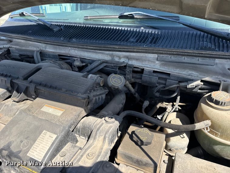 image for item FB7238 1998 Ford E450 Super Duty ambulance