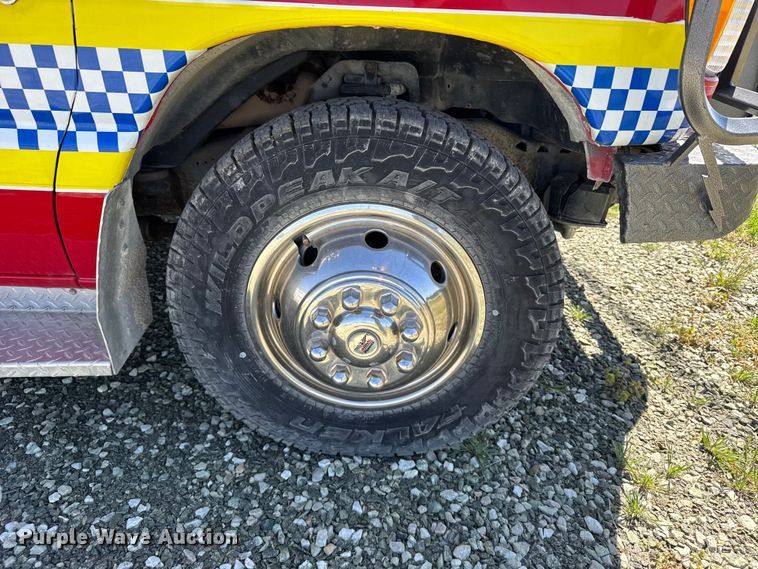 image for item FB7238 1998 Ford E450 Super Duty ambulance