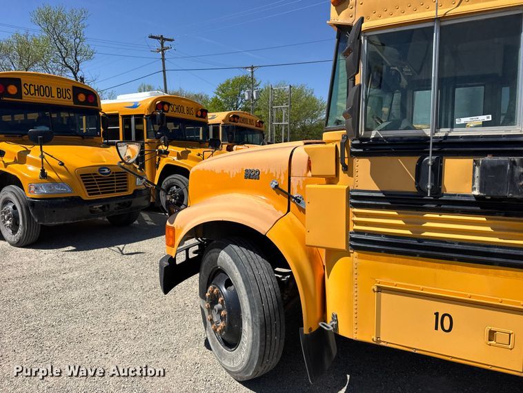 image for item FB7239 1996 International 3800 school bus