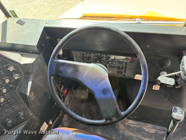 image for item FB7239 1996 International 3800 school bus
