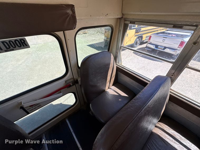 image for item FB7239 1996 International 3800 school bus