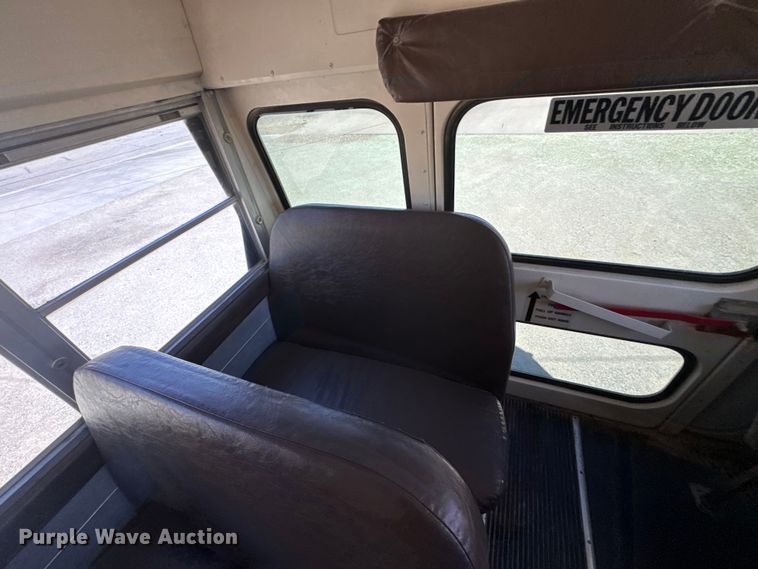 image for item FB7239 1996 International 3800 school bus