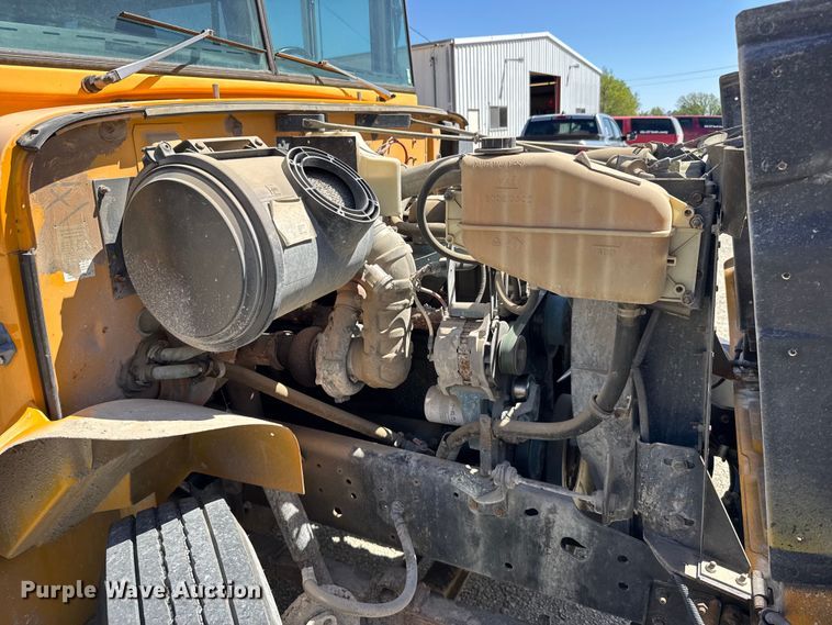 image for item FB7239 1996 International 3800 school bus