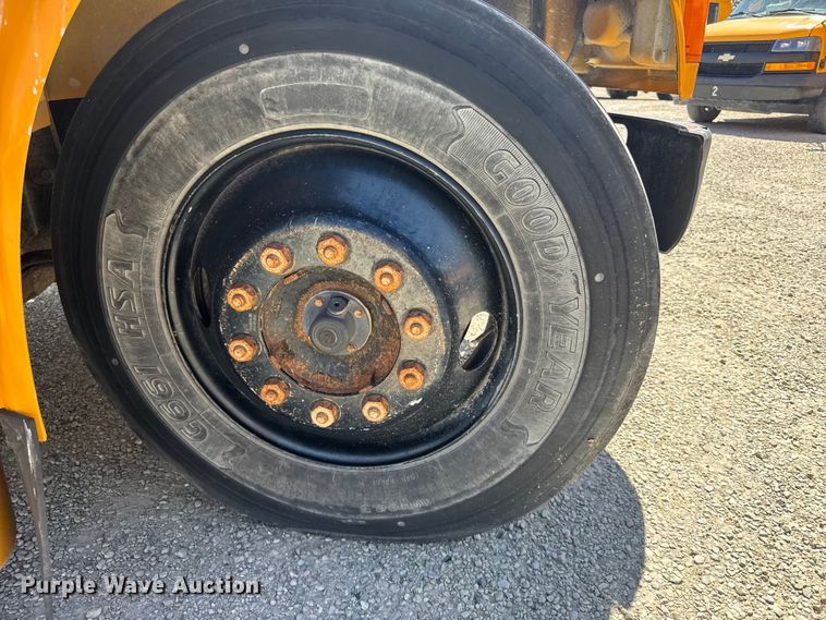 image for item FB7239 1996 International 3800 school bus