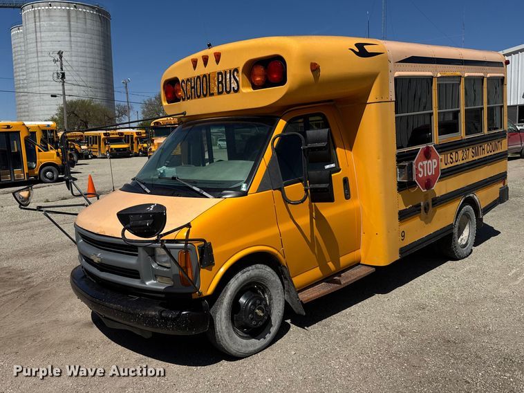 image for item FB7240 2000 Chevrolet Express 3500 school bus