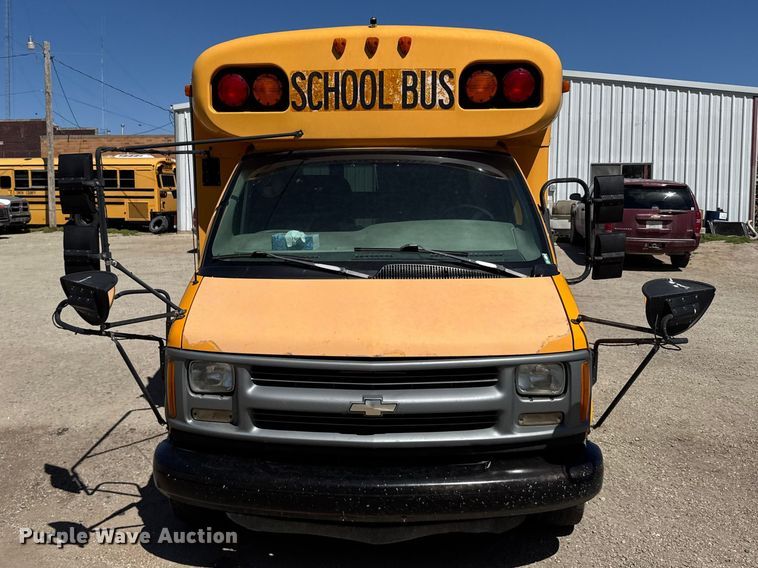 image for item FB7240 2000 Chevrolet Express 3500 school bus