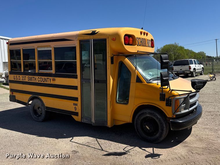 image for item FB7240 2000 Chevrolet Express 3500 school bus
