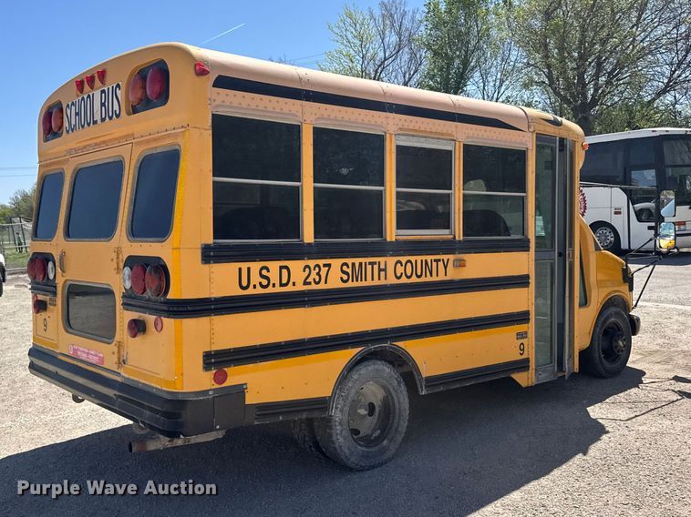 image for item FB7240 2000 Chevrolet Express 3500 school bus