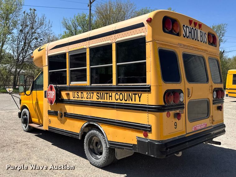 image for item FB7240 2000 Chevrolet Express 3500 school bus