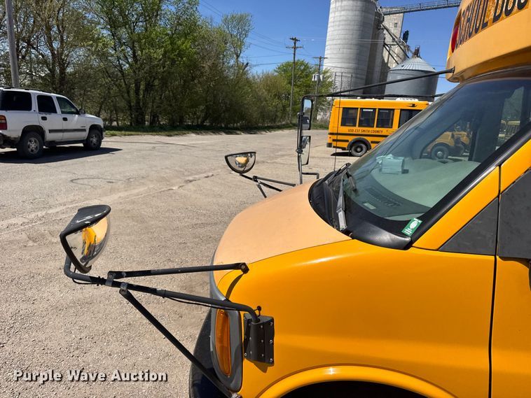 image for item FB7240 2000 Chevrolet Express 3500 school bus