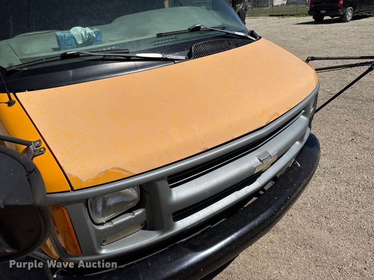 image for item FB7240 2000 Chevrolet Express 3500 school bus