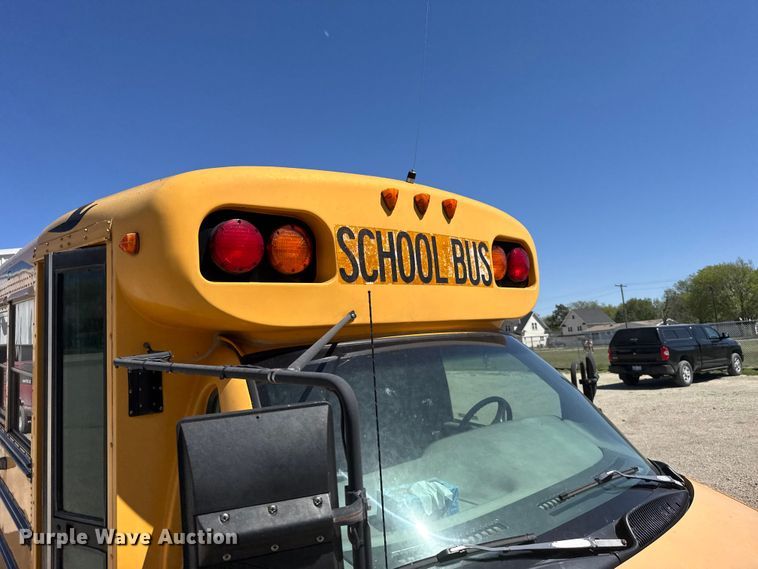 image for item FB7240 2000 Chevrolet Express 3500 school bus