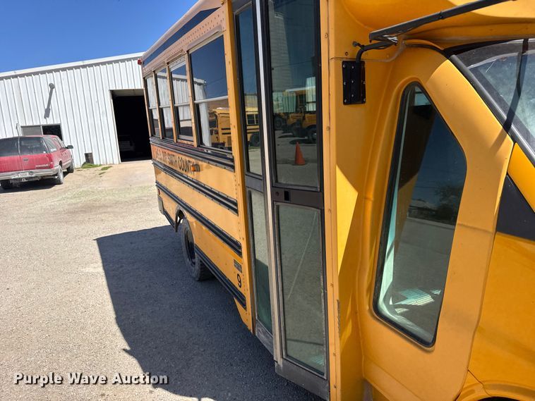 image for item FB7240 2000 Chevrolet Express 3500 school bus