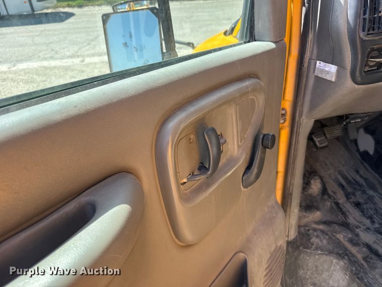 image for item FB7240 2000 Chevrolet Express 3500 school bus