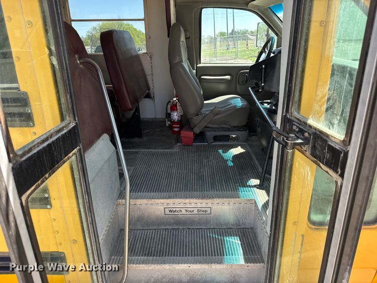 image for item FB7240 2000 Chevrolet Express 3500 school bus