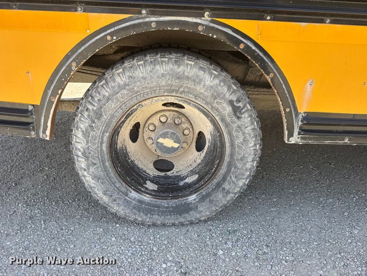 image for item FB7240 2000 Chevrolet Express 3500 school bus