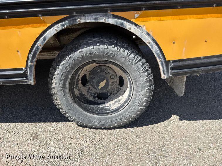 image for item FB7240 2000 Chevrolet Express 3500 school bus