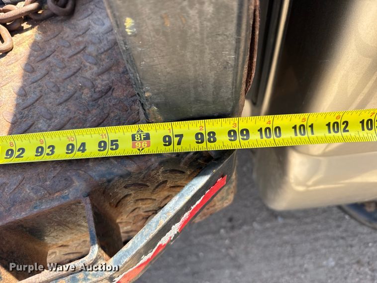 image for item FB7266 2002 Chevrolet Silverado 3500 flatbed pickup truck