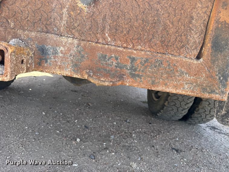 image for item FB7266 2002 Chevrolet Silverado 3500 flatbed pickup truck