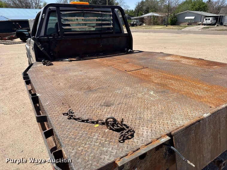 image for item FB7266 2002 Chevrolet Silverado 3500 flatbed pickup truck