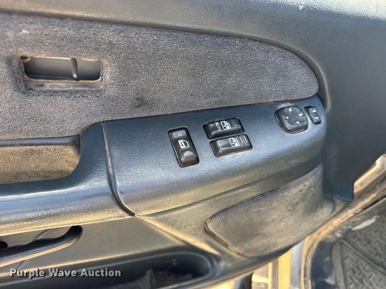 image for item FB7266 2002 Chevrolet Silverado 3500 flatbed pickup truck
