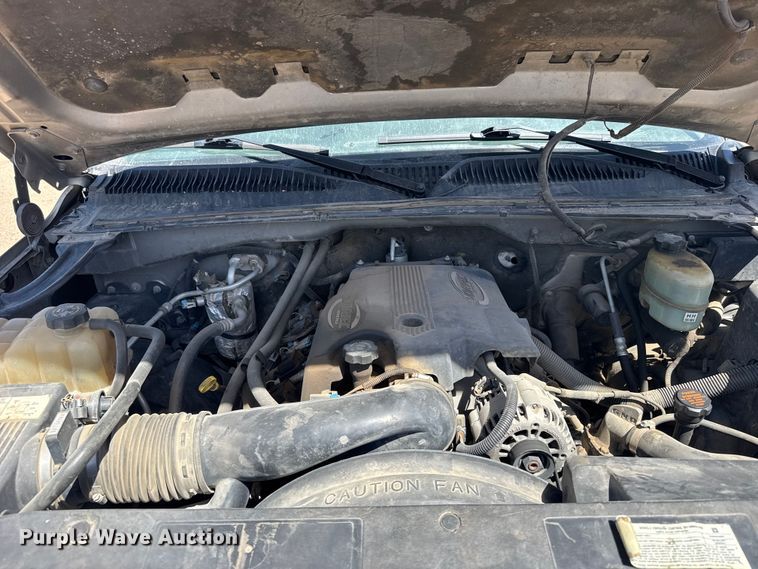 image for item FB7266 2002 Chevrolet Silverado 3500 flatbed pickup truck