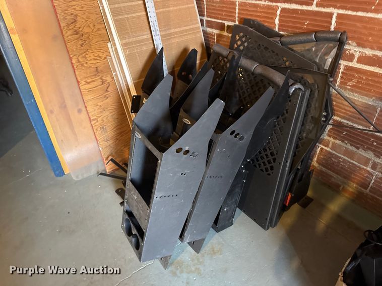 image for item FB7268 Police equipment