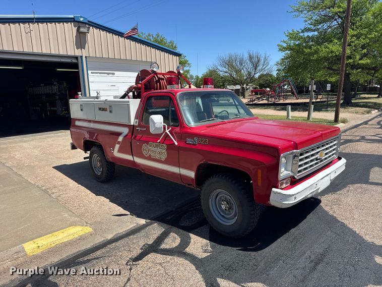 image for item FB7272 1975 Chevrolet Custom deluxe 20 pickup truck