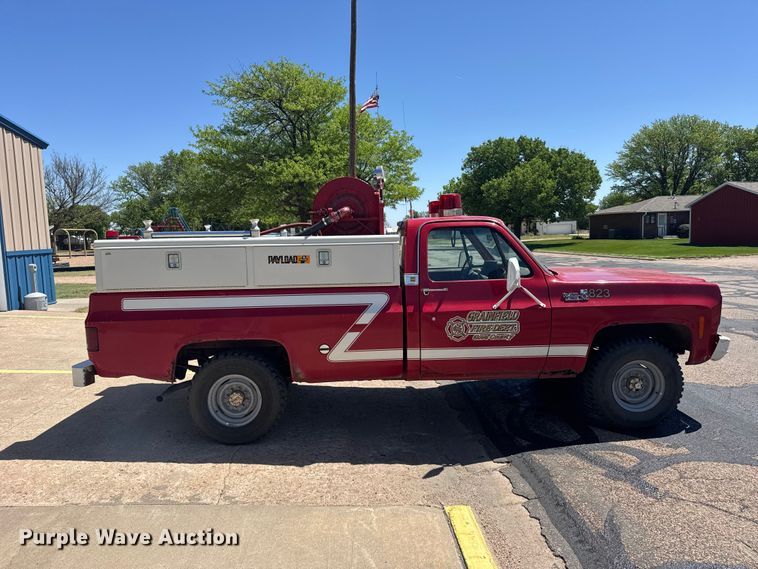 image for item FB7272 1975 Chevrolet Custom deluxe 20 pickup truck