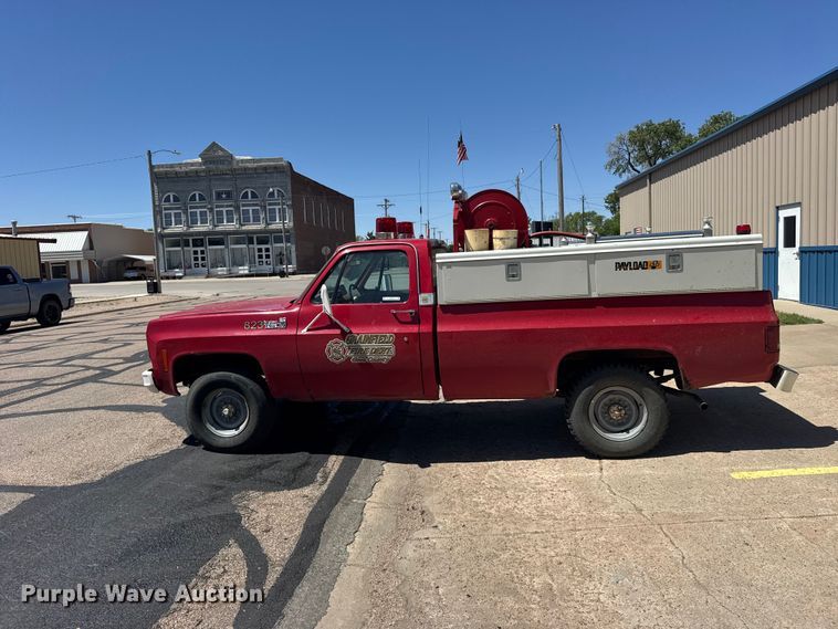 image for item FB7272 1975 Chevrolet Custom deluxe 20 pickup truck
