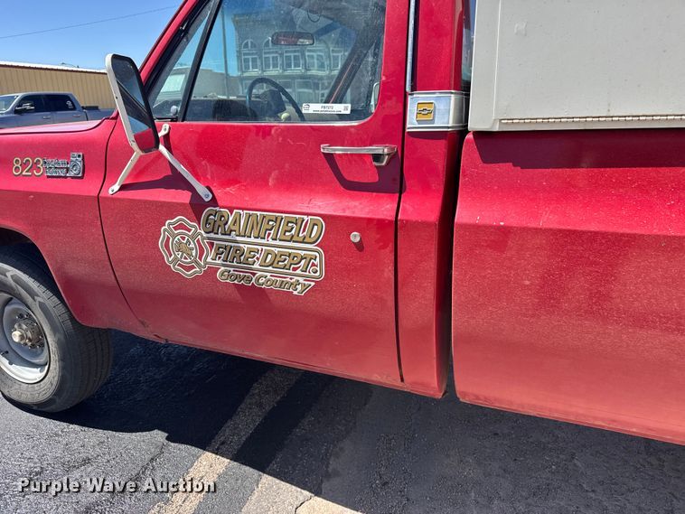 image for item FB7272 1975 Chevrolet Custom deluxe 20 pickup truck
