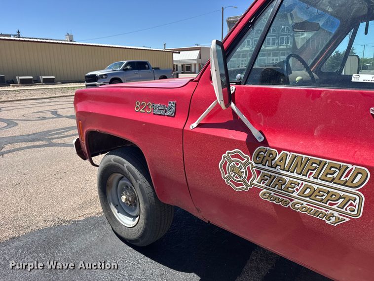 image for item FB7272 1975 Chevrolet Custom deluxe 20 pickup truck