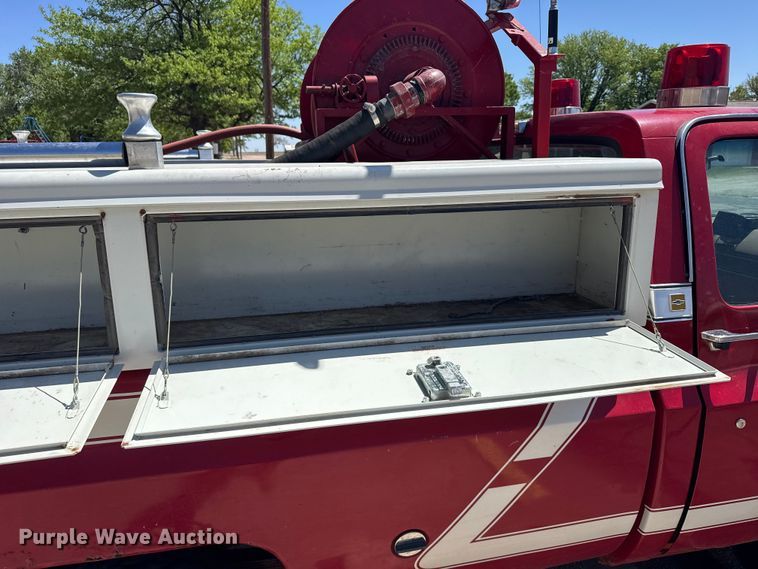 image for item FB7272 1975 Chevrolet Custom deluxe 20 pickup truck
