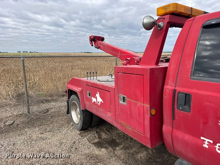 image for item FB7282 2000 Ford F450 Super Duty XL tow truck
