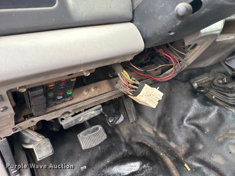 image for item FB7282 2000 Ford F450 Super Duty XL tow truck