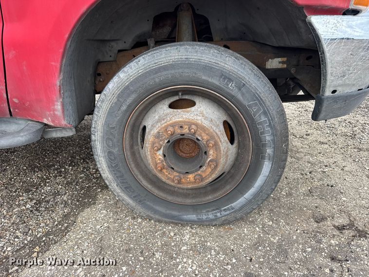 image for item FB7282 2000 Ford F450 Super Duty XL tow truck