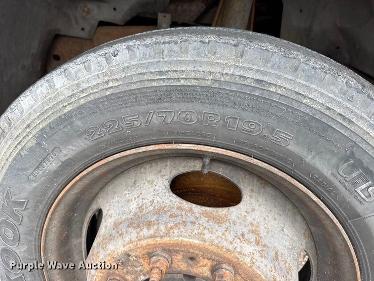 image for item FB7282 2000 Ford F450 Super Duty XL tow truck